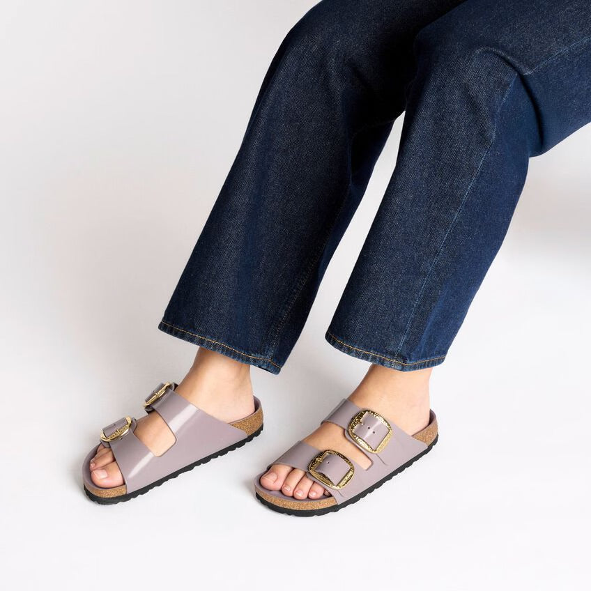 Birkenstock ARIZONA HAMMERED BIG BUCKLE 1029762 High Shine Faded Purple | Cuir Largeur Étroite - Boutique du Cordonnier