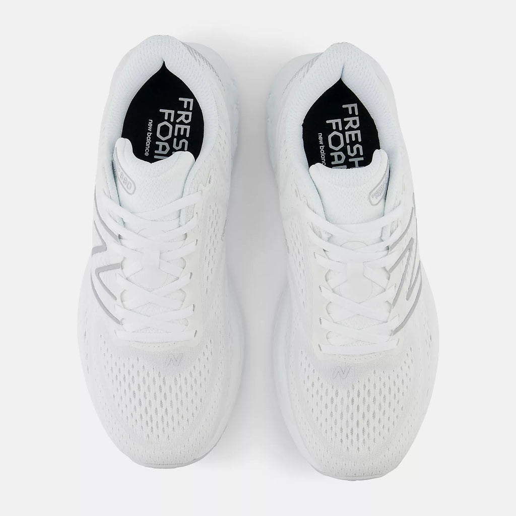 New Balance W880W13 Blanc avec argent clair | Espadrilles de course - Boutique du Cordonnier