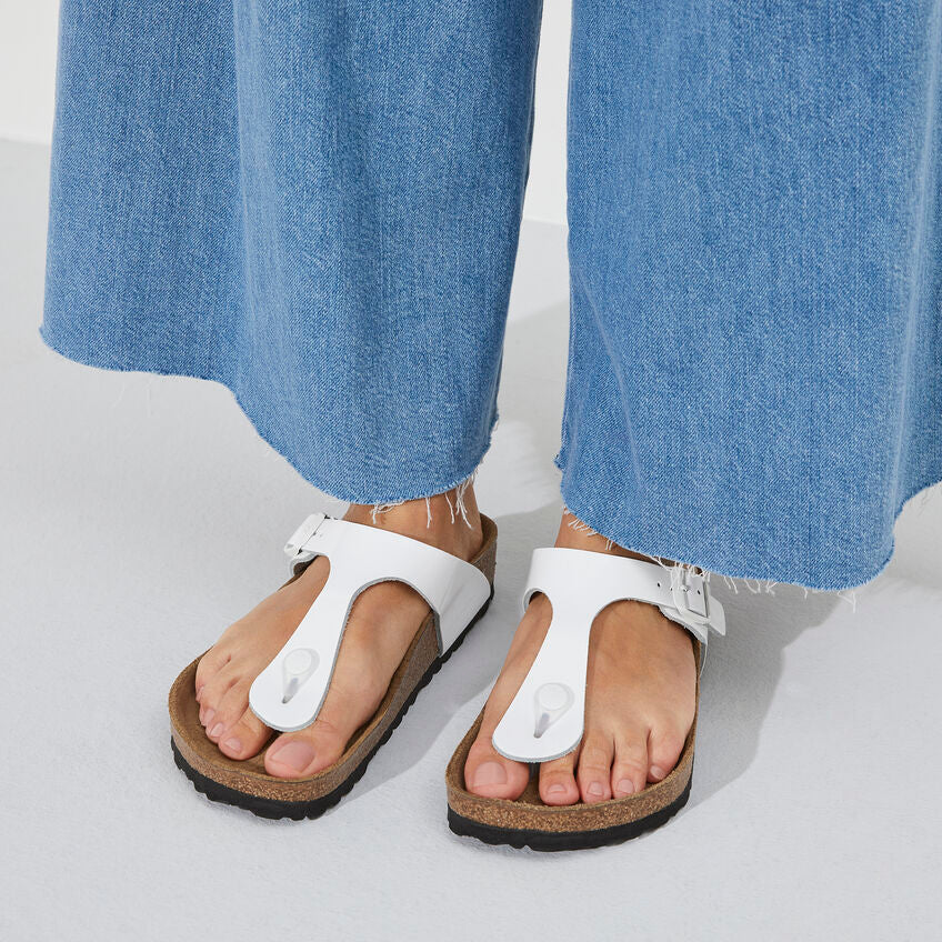 Birkenstock GIZEH 1023897 Blanc Patent | Cuir Largeur Régulière - Boutique du Cordonnier